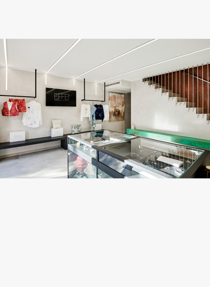 Dettaglio dei prodotti e delle collezioni esposte nello showroom a Latina